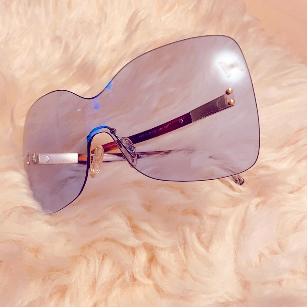 COPY - Authentic brand new Fendi Sunglasses. FS5273 424 135.